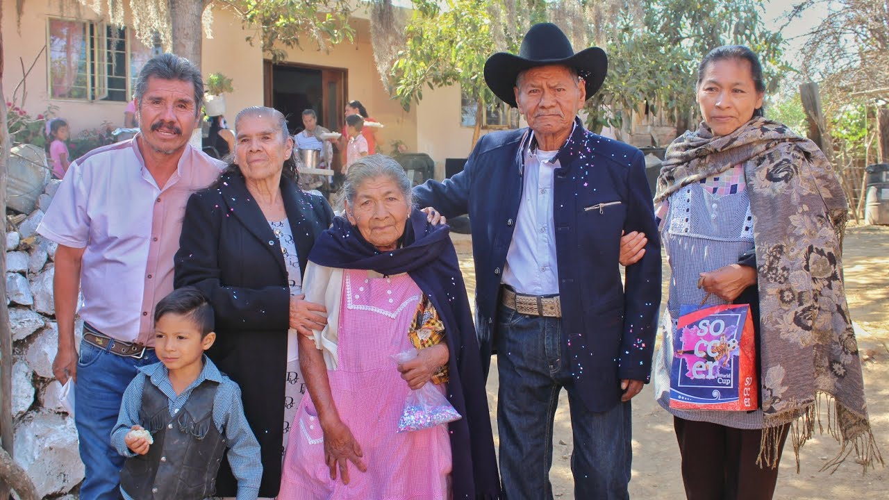Festejando El Cumpleaños #85 Del Sr. Dionisio Hernández En Ajuno Michoacán
