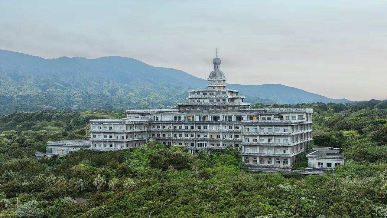 O Maior Hotel Abandonado do Japão!